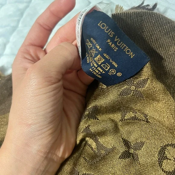 Louis Vuitton Gold Reversible Monogram Shawl - Picture 3 of 4